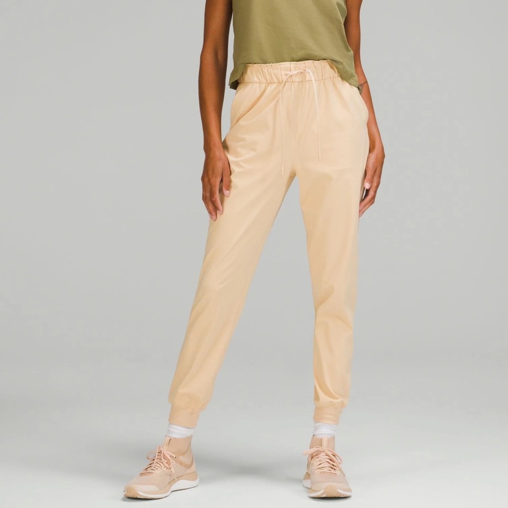 Women’s high rise cream Jogger Pants